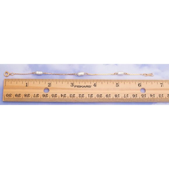 Vintage Minimalist Gold Tone and White Bracelet by Avon 6 1/2 Inches - S1 - Picture 3 of 3